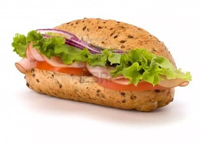 Фото сэндвича на белом фоне