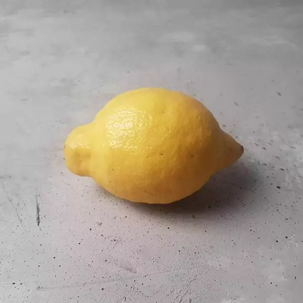 Боковой свет на лимоне