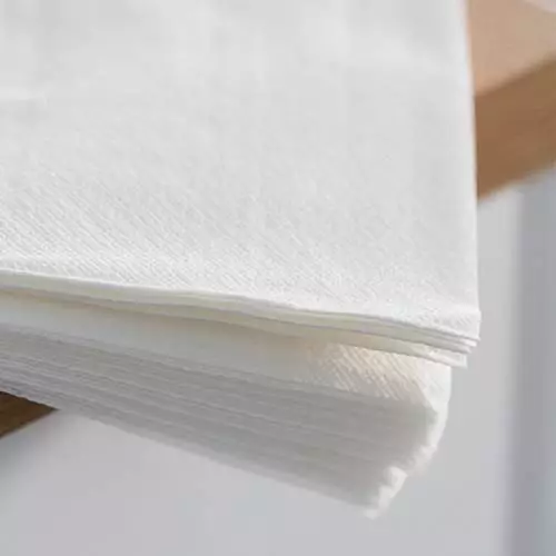 Используйте бумажные салфетки для вытирания или придания объему блюду