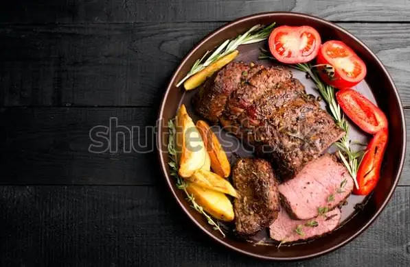 Стоковое фото мяса на сковороде