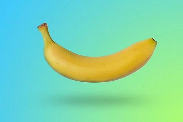 Банан на градиентном фоне