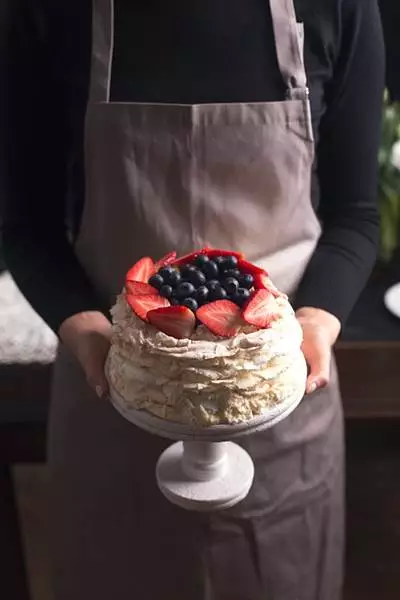 Фото торта на фоне кондитера